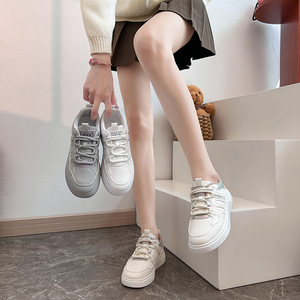 Baskets blanches décontractées pour femmes, chaussures de marche respirantes pour étudiantes, chaussures de sport légères à semelle plate - Product Image 3