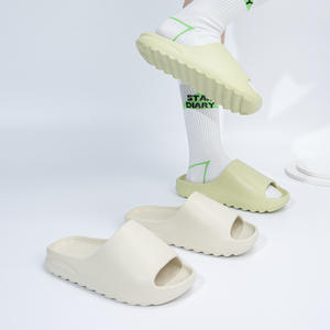 Vente en gros au prix d'usine de pantoufles de massage japonais EVA sandales de plage intérieures et extérieures souples pantoufles d'hiver à séchage rapide pour la maison - Product Image 4