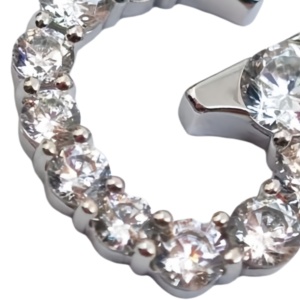 จี้ตัวอักษรเงินแท้ 925 รุ่นคลาสสิกจาก UM Jewelry สำหรับผู้หญิง เด็ก ของขวัญวันครบรอบ วันแต่งงาน และโอกาสพิเศษต่างๆ - Product Image 6