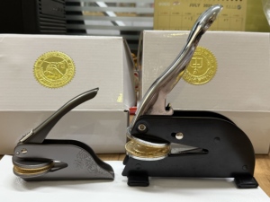 <span class=keywords><strong>Sello</strong></span> <span class=keywords><strong>de</strong></span> Relieve Personalizado con Logotipo para <span class=keywords><strong>Escritorio</strong></span>, <span class=keywords><strong>Sello</strong></span> <span class=keywords><strong>de</strong></span> Relieve Manual para Oficina, Notario, Papel, Invitaciones <span class=keywords><strong>de</strong></span> Boda - Product Image 3