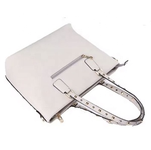 Vente en gros de sacs à main en cuir artificiel personnalisés de luxe pour femmes, fermeture ouverte avec motif de lettres pour dames - Product Image 5