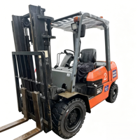Chariot élévateur diesel japonais d'occasion de 3 tonnes avec moteur Isuzu d'origine, mât à 3 sections, hauteur de levage de 4,5 m, pneus pleins