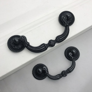 良い地中海亜鉛合金黒アンティークドアハンドルキャビネットノブtiradores para muebles de cocina - Product Image 6