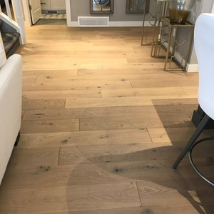 Plancher en bois dur multicouche T&G de 12 mm en chêne blanc, résistant aux taches, durable, confortable, qualité AB, certifié ISO9001, pour salon - Product Image 2