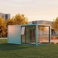 Maison en verre moderne, préfabriquée, modulaire, avec structure en acier, fenêtre à auvent et porte solide, idéale pour jardin, villa, complexe hôtelier ou gîte.