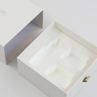 Boîte à tiroir en PVC translucide givré avec logo personnalisé en estampage à chaud, idéale pour l'emballage de cadeaux de mariage