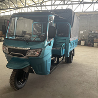 Tricycle à moteur à essence à 3 roues avec pare-brise en verre, type carrosserie ouverte pour le transport de passagers en tricycle