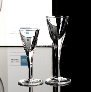 Vente en gros de 10ml verre à liqueur personnalisé verre à gobelet court petit verre à liqueur avec pied pour Baijiu Soju liqueur Saki saké mini verrerie - Product Image 1