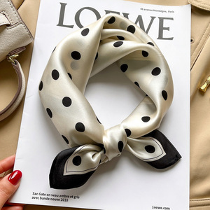 Pañuelo Cuadrado Pequeño de Seda de Morera Auténtica Beige con Estampado de Puntos [Polka Dot] para Mujer, Estilo Vintage, para Primavera, Otoño e Invierno, Combinable con Todo, Venta al Por Mayor - Product Image 1