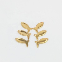 Logo en forme de petit poisson en acier inoxydable personnalisé étiquettes à breloques en métal accessoires pendentifs pour colliers de bijoux fabrication de bracelets