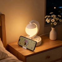 Lampu Meja SUZHERM Planet dengan Soket 3-Posisi, 2 USB dan 1 Port Type-C, Colokan Standar Inggris, Kabel 2m, untuk Penggunaan Komersial/Rumah Tangga