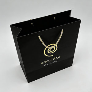 <span class=keywords><strong>Bolsas</strong></span> de Papel <span class=keywords><strong>Kraft</strong></span> Negras Personalizadas con Logotipo en Lámina Dorada, <span class=keywords><strong>Bolsas</strong></span> de Regalo Ecológicas de Lujo para Joyería - Product Image 3
