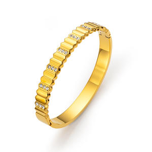 กำไลข้อมือลายตารางหมากรุก 3 มิติ สุดหรู ดีไซน์เรขาคณิต ทำจากโลหะ ไม่ลอก ไม่ดำ ผลิตจากสแตนเลสประดับเพชรซิร์คอน สไตล์โมเดิร์น มินิมอล - Product Image 2