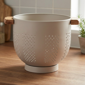Passoire en acier inoxydable avec poignées en bois, compatible lave-vaisselle, lavage à la main uniquement, design durable - Product Image 2