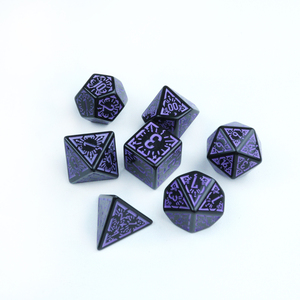 Ensemble de 7 dés polyédriques noirs gravés, fabrication artisanale haut de gamme personnalisable pour le jeu, directement de l'usine - Product Image 4