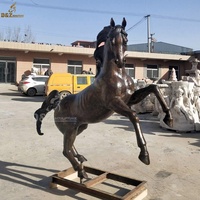 Statue d'animal en cuivre et laiton grandeur nature personnalisée, grande sculpture de cheval en bronze en plein air, courant et sautant, pour la décoration de la maison et du jardin
