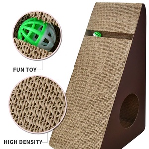 Tam giác hình dạng mèo <span class=keywords><strong>scratcher</strong></span> dọc scratching Board tuyệt vời cho mèo chơi ẩn và gãi - Product Image 4