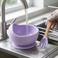 Ensemble bol et fourchette en silicone Stay Put, assiette d'apprentissage anti-déversement avec ustensile à manche en bois pour les tout-petits