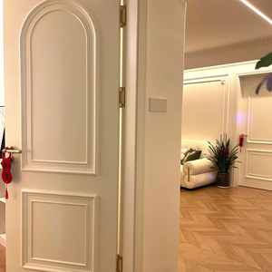 Puerta Interior Francesa de Madera Maciza con Núcleo de MDF, Chapa de Roble y Acabado Lacado - Product Image 3