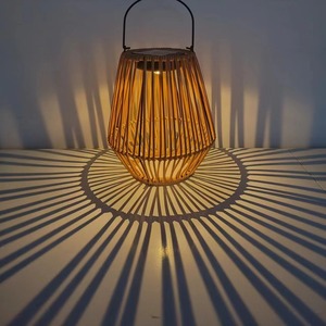 Lanternes solaires étanches en rotin pour l'extérieur Lampes de <span class=keywords><strong>jardin</strong></span> solaires pour cour, patio, porche, <span class=keywords><strong>lampe</strong></span> de décoration suspendue - Product Image 3
