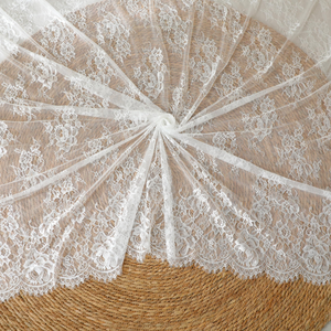 Tela de Encaje Chantilly Francés con Borde de Pestañas Bordadas con Patrón Floral de Nailon para Decoración del Hogar, Manteles y Cortinas - Product Image 5