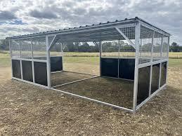 하이 퀄리티 휴대용 말 마구간 대피소 빠른 조립 채워진 HDPE 극 헛간 청소 쉬운 내구성 울타리 - Product Image 3