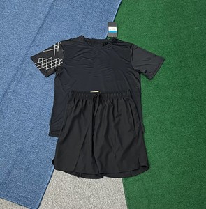 Set di T-shirt e Pantaloncini da Corsa per Uomo di Alta Qualità, Abbigliamento Sportivo ad Asciugatura Rapida e Traspirante - Product Image 4
