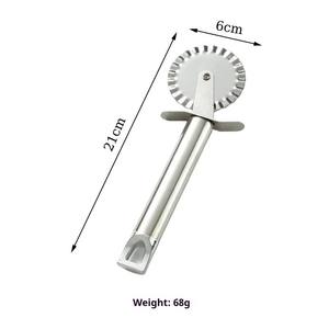 ที่ตัดพิซซ่าสแตนเลสห<span class=keywords><strong>ล</strong></span>ากสี ที่ตัด<span class=keywords><strong>แป้ง</strong></span>แบบก<span class=keywords><strong>ล</strong></span>ม ทนทาน ใช้สำหรับตัด<span class=keywords><strong>แป้ง</strong></span><span class=keywords><strong>วา</strong></span><span class=keywords><strong>ฟ</strong></span><span class=keywords><strong>เฟิ</strong></span><span class=keywords><strong>ล</strong></span>และเปลือก<span class=keywords><strong>ขนม</strong></span>ปัง - Product Image 3