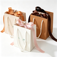 Tas Kertas Kemasan Belanja Kertas Kado Perhiasan Karton Mewah Premium dengan Logo Merek Cetak Khusus untuk Dompet Kalung Parfum