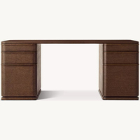 Bureau de direction élégant et moderne en chêne clair à 6 tiroirs sans poignées avec base en piédestal arrondi pour bureau à domicile, personnalisable OEM