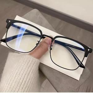 Monturas Ópticas Unisex de Alta Calidad, Nuevo Diseño, Gafas Fotocromáticas con Protección Anti-Luz Azul para Computadora, Venta al por Mayor - Product Image 4