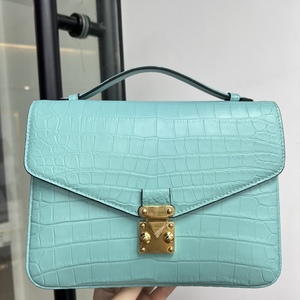 Sac à main enveloppe en cuir de crocodile bleu avec fermeture à fermoir doré, sac élégant à bandoulière unique pour femme, pour un usage quotidien - Product Image 1