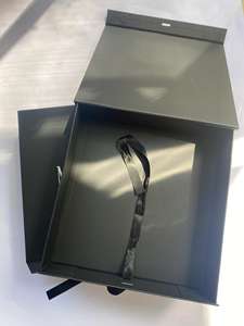 Caja <span class=keywords><strong>de</strong></span> Regalo Negra <span class=keywords><strong>de</strong></span> Lujo Personalizada con MOQ Bajo, 100 Unidades en Existencia para Entrega Rápida, con Cierre Magnético <span class=keywords><strong>de</strong></span> Cinta para Pequeños Negocios <span class=keywords><strong>de</strong></span> Ropa - Product Image 3