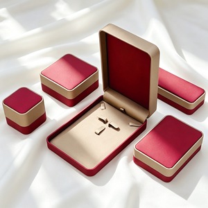 Boîte d'emballage de luxe haut de gamme personnalisée en cuir PU écologique avec logo, fermeture à boucle pour bagues, colliers et bracelets - Product Image 1