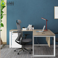 Bureau de direction moderne en forme de L avec structure métallique, plateau en bois et tiroirs