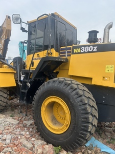 Chargeuse sur pneus Komatsu WA380 d'occasion, faible kilométrage, force de creusement puissante, machinerie lourde pour l'exploitation minière en carrière avec godet renforcé - Product Image 4