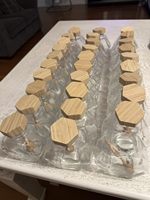Pot à miel en verre avec cuillère distributrice, distributeur hexagonal en verre transparent, petits contenants à confiture, bouteille avec couvercle en liège pour la maison, les fêtes et les cadeaux