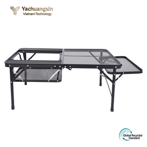 Mesa de malla para acampar al aire libre con bandeja de almacenamiento lateral y diseño plegable para uso en barbacoas - Product Image 2