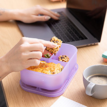 Lonchera Bento de Silicona de Grado Alimenticio, 3 Compartimentos, Contenedores para Control de Porciones, para Adultos y Estudiantes, Apta para Microondas y Lavavajillas - Product Image 5