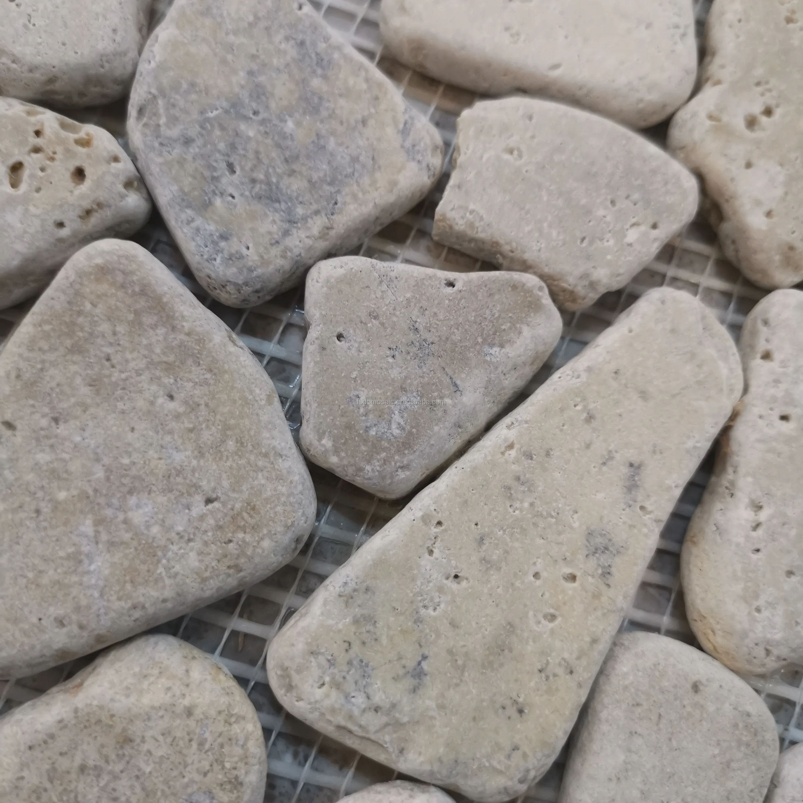 Travertine-guijarros de playa blancos, camino de paisaje de jardín, mosaico de azulejo de guijarro Natural Beige