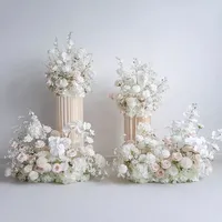 Hoogwaardige zijden kunstbloemen achtergrond voor bruiloften met rozen, orchideeën en baby's adem - Luxe wit & roze kleurrijk ontwerp