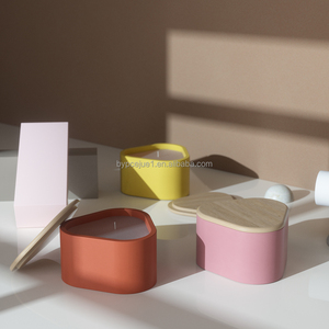 Pot à bougie en béton parfumé de 12oz en forme de triangle au design moderne, couvercle en <span class=keywords><strong>bois</strong></span> de luxe, décorations vides pour la maison, Noël, anniversaire et mariage - Product Image 6