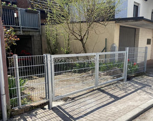Customizable Outdoor Flat Top Fence with Galvanized <strong>Steel</strong> Pipe Post <strong>Rail</strong> Wrought Iron Zinc <strong>Steel</strong> Sustainable Flat Top Fencing - Product Image 4