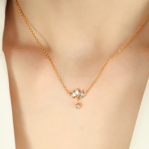 สร้อยคอคริสตัลสีทองรูปดอกไม้จี้เพทายสวมใส่ได้ทุกวันแบบกรงเล็บชุบไทเทเนียมเหล็กชุบทอง 18K XL73 - Product Image 3