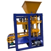 Machine à briques de construction QTJ4-24 pour les usines de blocs de béton produisant des blocs creux et pleins de plusieurs tailles