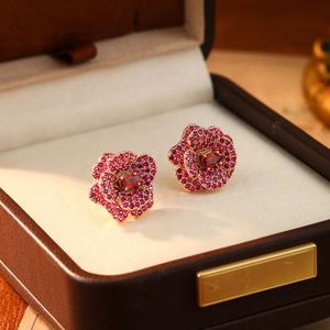 Pendientes de Botón Chapados en Oro de Moda para Mujer, Diseño Geométrico Retro de Palacio, Flor de Circonio, Regalo de Alta Gama - Product Image 3