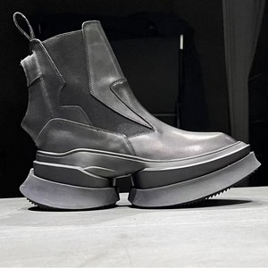 Botas de hombre de estilo oscuro, de media caña, con suela gruesa, botas Chelsea de piel de vaca, botas cortas. - Product Image 2