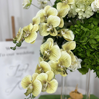 Bola Bunga Pernikahan Modern dari Sutra Buatan Realistis Warna Hijau Zamrud untuk Dekorasi Meja dan Centerpieces di Pernikahan Romantis.