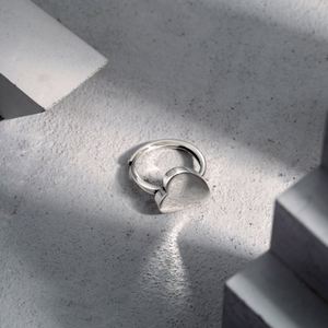 Bague de fiançailles minimaliste en forme de cœur réglable style métallique Dylam, plaquée rhodium, pour femme - Product Image 5