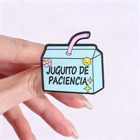 Vente en gros usine : Pin's en émail souple et pin's de revers en métal, personnalisés, en forme de boîte de jus ou de pilule, mignons, amusants, à thème dessin animé, en stock, pour commande en gros